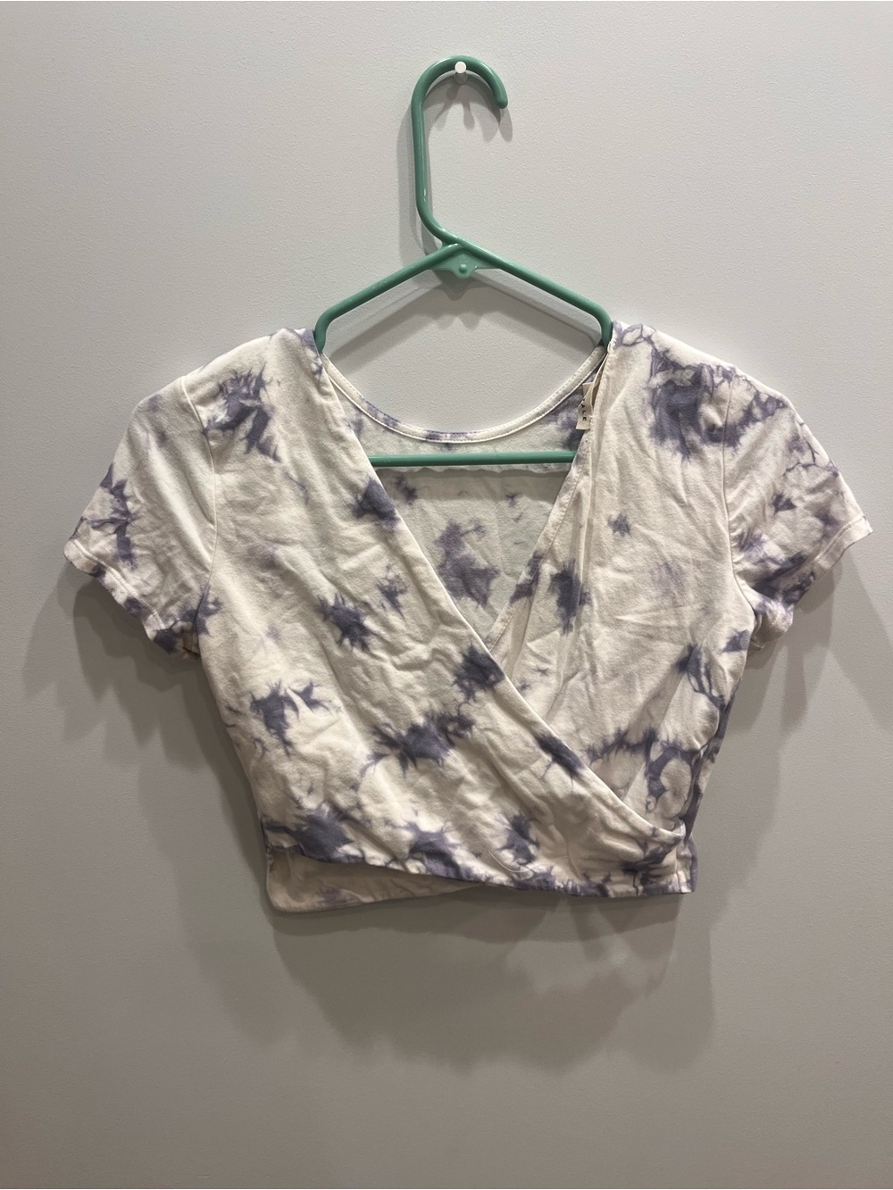 Aeropostale White and Light Purple Tie-Dye wear two ways top